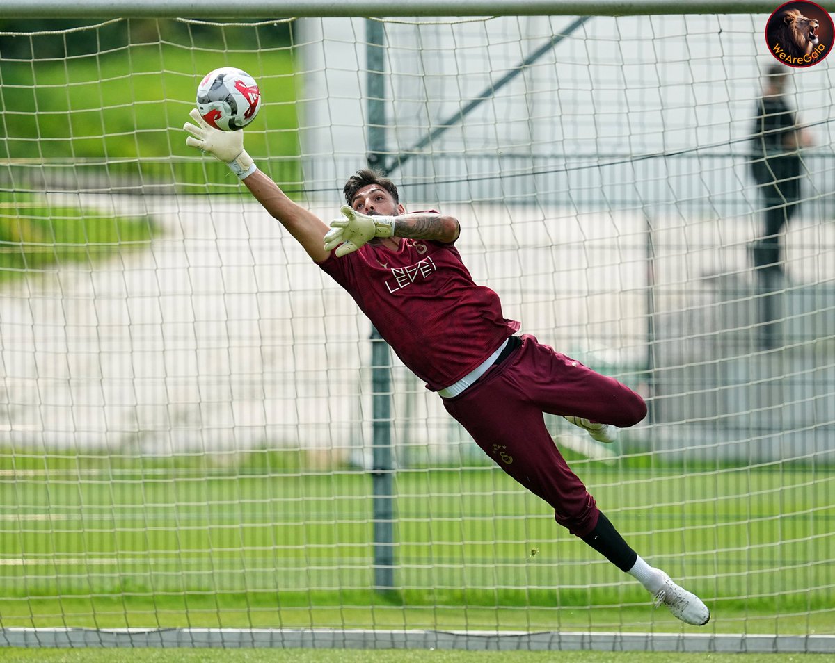 İyi geceler Büyük #Galatasaray ailesi ♥️💛

#WeAreGala <a href="/wearegal/">WeAreGala</a> #Hedef26 #SenŞampiyonOlacaksın