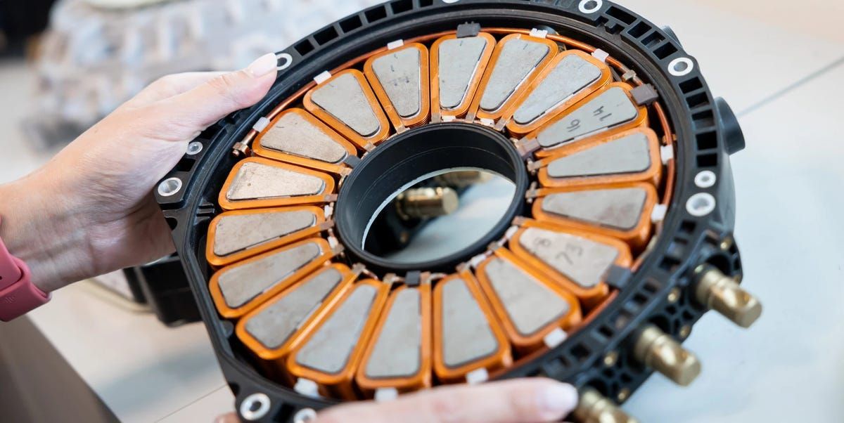 RoadandTrack's tweet image. This Mercedes-Benz division you've never heard of just pulled 737 hp out of a 29-lb EV motor. bit.ly/4eWfGiM