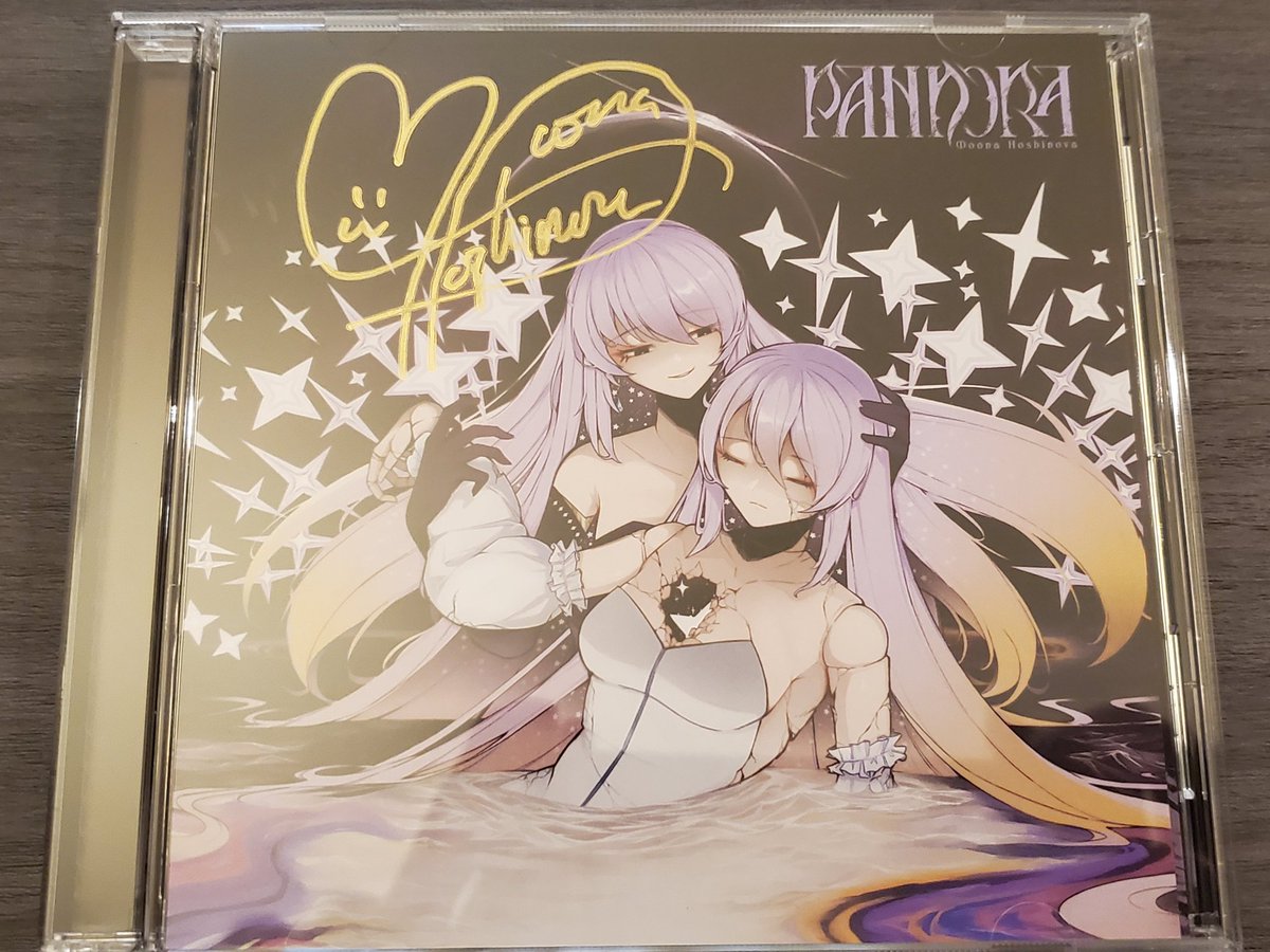 AComfyPanda's tweet image. Moona's first album PANDORA arrived! Beautiful art with both the original and bonus CD jackets. Very sweet letter included as well. Moona is one of my favorite Holo singers, so I'm excited to loop digitally and physically now! #MoonaPandora #Moona_Hoshinova