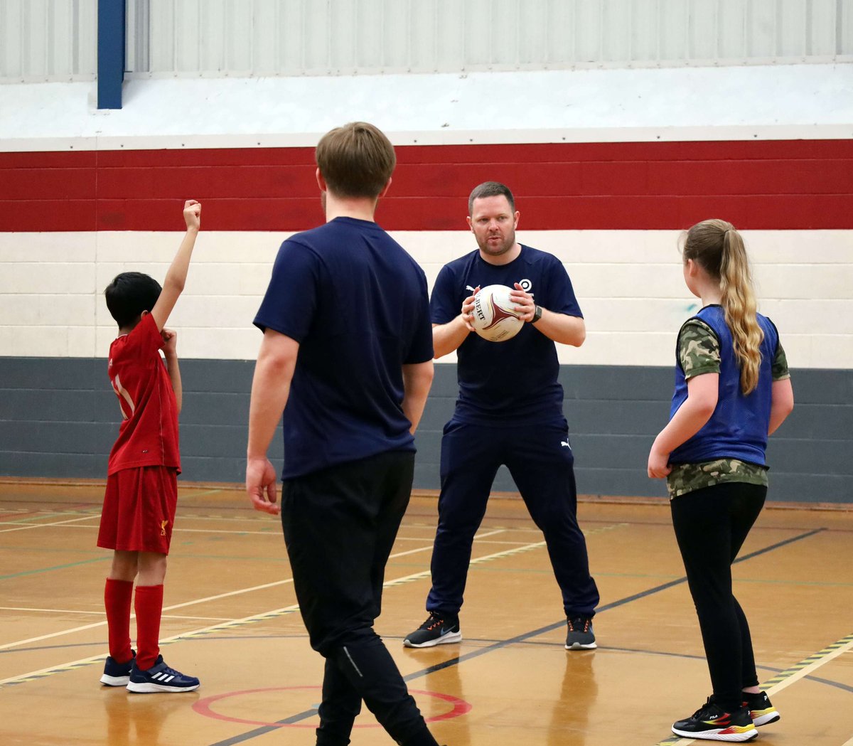 Join us as a Sports Coach! ⚽🏀🏏 

❓Are you a motivated and enthusiastic person?

❓Do you have experience in delivering a range of activities to young people?

If you answered yes, we need to hear from you!

🔗…mcommunityleisure.livevacancies.co.uk/#/job/details/…

 #OldhamHour @oldham_hour