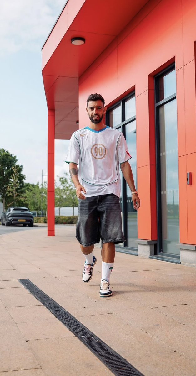 AthleteVanity's tweet image. A simple yet clean look on Bruno Fernandes 😮💨
That Total 90 jersey 😍