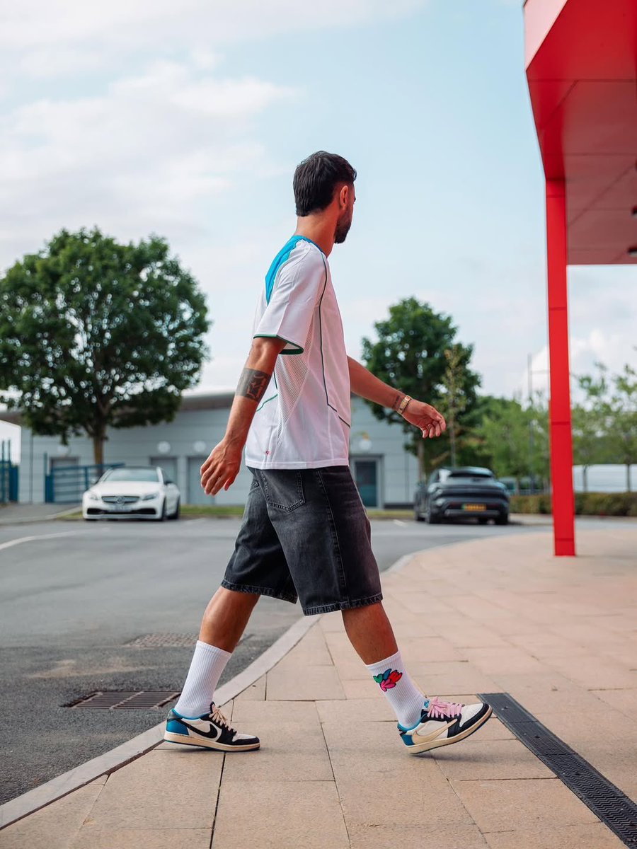 AthleteVanity's tweet image. A simple yet clean look on Bruno Fernandes 😮💨
That Total 90 jersey 😍