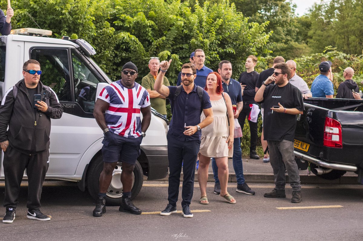 thenowherephoto's tweet image. Great to see @EssexPR at the demonstration outside the bell hotel that’s a migrant hotel. Yes that chap to his right is that big!!! #epping #eppinghotel #eppingprotest