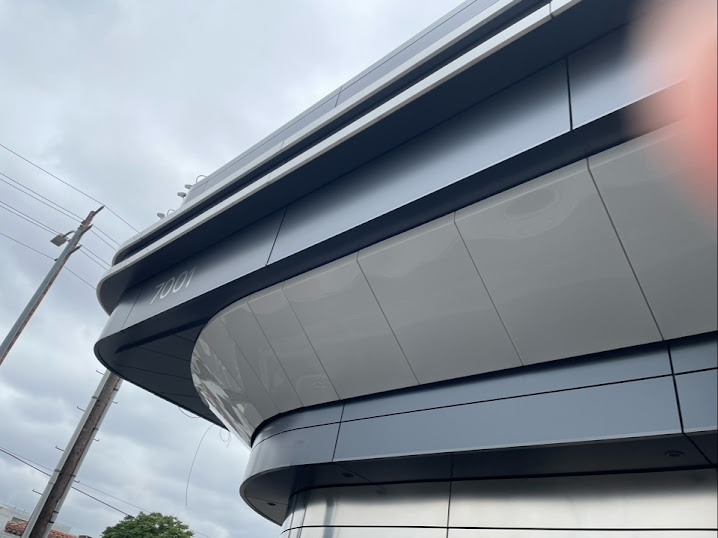 moethajib2's tweet image. It’s 1:02 PM here in Los Angeles, and there’s already a line forming outside the Tesla Diner. According to the latest update from security, doors are expected to open at 4:00 PM PST.
If you’re planning to come by, now’s a good time to make your way over and secure your spot.…