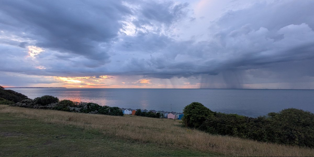 tweettankerton (@tweettankerton) on Twitter photo Very atmospheric sunset  and rainstorm clouds from Tankerton in Kent this evening! Very atmospheric sunset  and rainstorm clouds from Tankerton in Kent this evening!