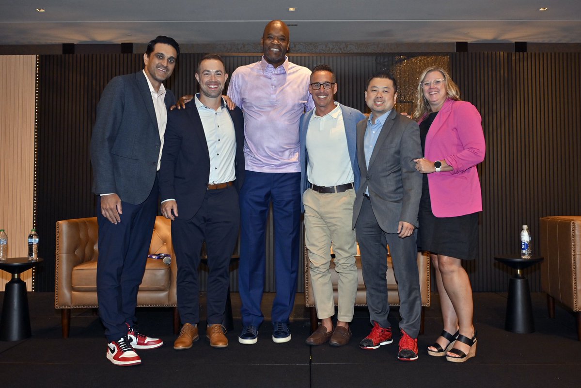 NBAalumni's tweet image. “Your Health, Your Future: Planning with Purpose at Every Age with @EndeavorHlth” brought together an expert lineup in Las Vegas last week to educate and empower our Legends with proactive health strategies 💪
#LegendsAnnualMeeting