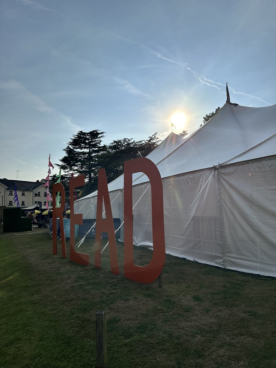 thereadingpara's tweet image. Another wonderful weekend at Theakstons Crime Writing Festival with barely a photo taken! And a more manageable proof haul this year!
Thank you to @TransworldBooks @panmacmillan @centurybooksuk @laurasherlock21 and @HarrogateFest for drinks invites!