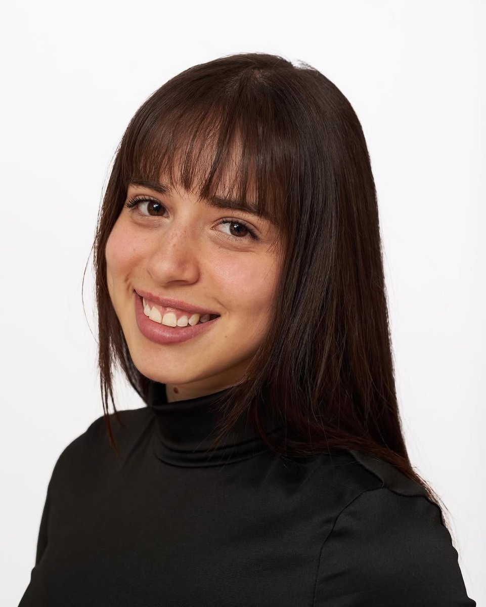 #OrgulloCasAzul 💙
Nuestra querida egresada Mónica Gutiérrez protagoniza Intensamente Victoria, una miniserie de estreno en @vixmicro.

🎬 Intensamente Victoria ya está disponible completa, gratis y exclusivamente desde tu celular.

¡Corre a verla en @vix! 📱✨