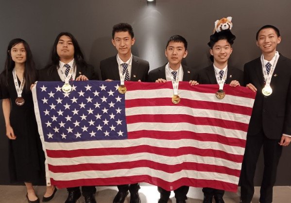Ma_WuKong's tweet image. 🇨🇳 China ha vuelto a ganar la Olimpiada Internacional de Matemáticas.
🇺🇸 Los chinos de Estados Unidos quedaron segundos.