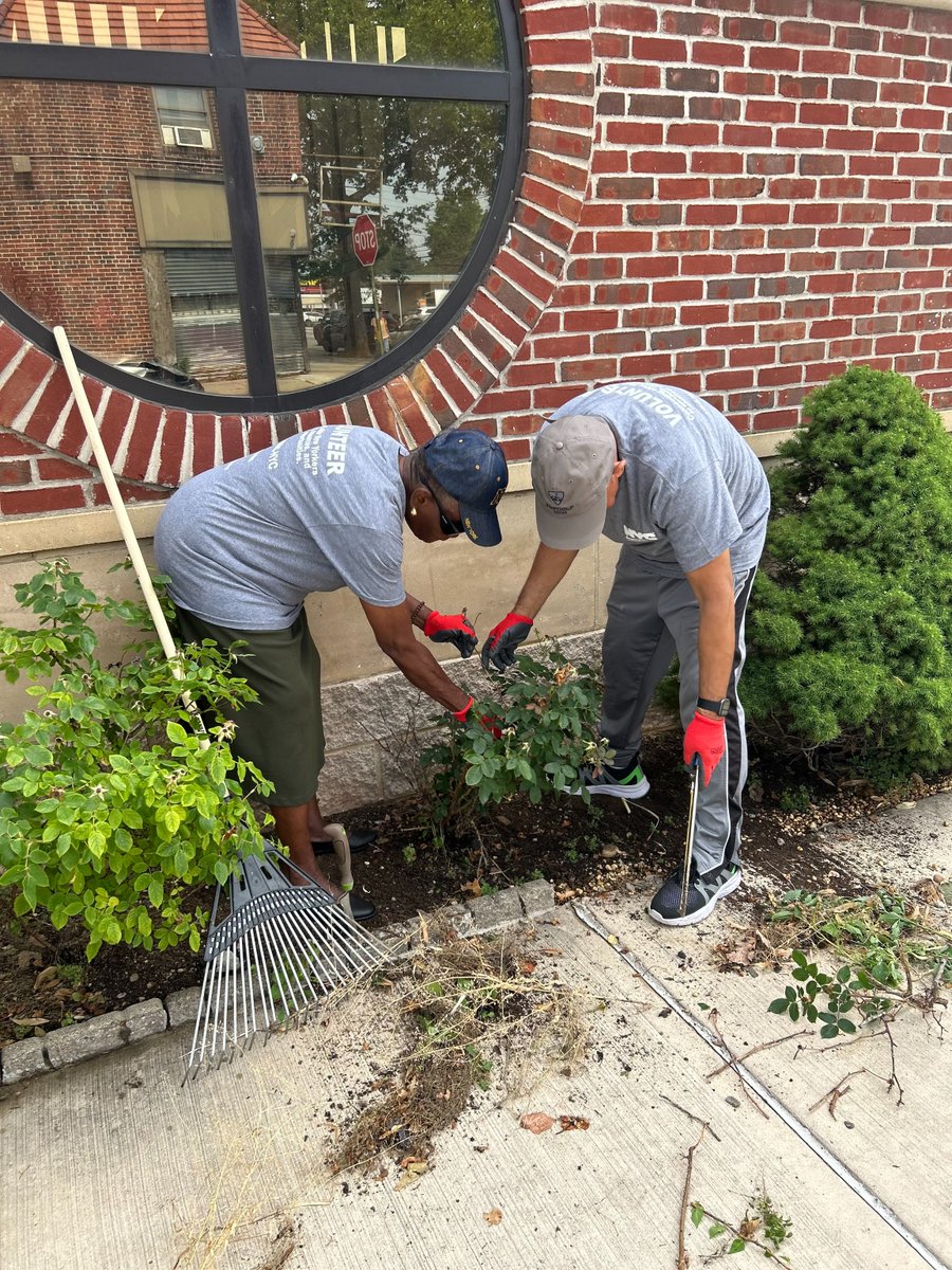 NYCAging's tweet image. Community uplift in full bloom! 🌿✨ This Alpha Phi Alpha Older Adult Center Beautification Project brought together volunteers, vision, and vibrant energy to transform the space into a warm, inviting place for older adults. #NYCAging