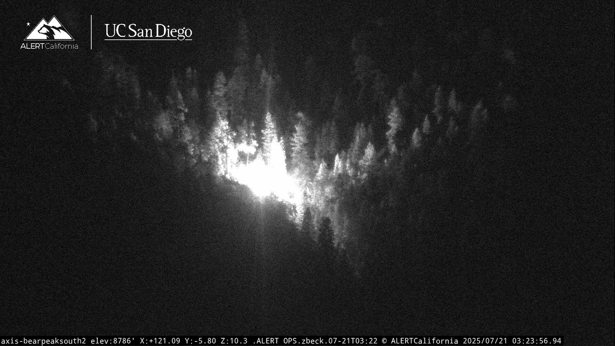 engineco16's tweet photo. #SugarFire started around 3:20 this morning. 2nd image is a copter drop, not seeing any smoke anymore. @SanBernardinoNF https://t.co/R18M8yXmuC