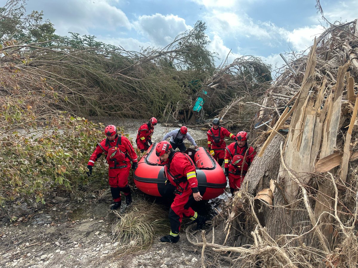 T_Town_Fire's tweet image. TFR hard at work along the Guadalupe River, assisting with flood response operations in Kerrville, Texas. AL-TF1 & AL-TF5 joined with IL-TF1 combining resources and expertise to continue efforts. Please keep these teams in your thoughts and prayers as operations continue.