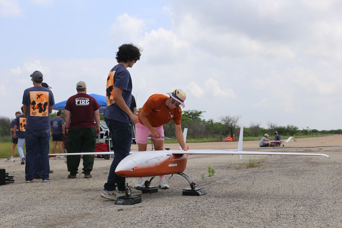 UTAustin's tweet image. UT Austin’s FLARE-X team is advancing in the $5M @xprize Wildfire competition!
Led by @CockrellSchool & @txgeosciences, the team is using AI-powered drones to autonomously detect & suppress wildfires—within minutes.
Innovation that could change the world.
Read more:…
