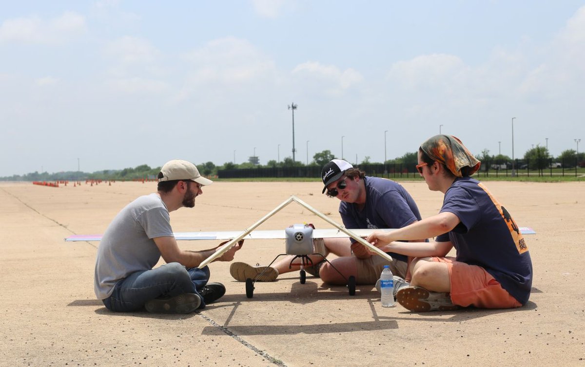 UTAustin's tweet image. UT Austin’s FLARE-X team is advancing in the $5M @xprize Wildfire competition!
Led by @CockrellSchool & @txgeosciences, the team is using AI-powered drones to autonomously detect & suppress wildfires—within minutes.
Innovation that could change the world.
Read more:…