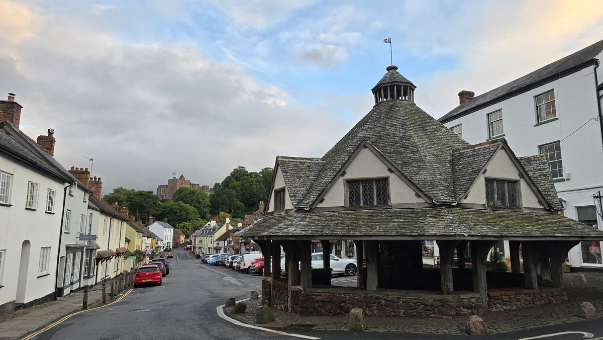 Dunster_Info's tweet image. A beautiful evening walk around Dunster after the rain — the village calm and quiet, with cool air and soft light as the clouds begin to part. A perfect end to a summer’s day. 🌿🌥️
#Dunster #DunsterVillage #DunsterInfo #Somerset