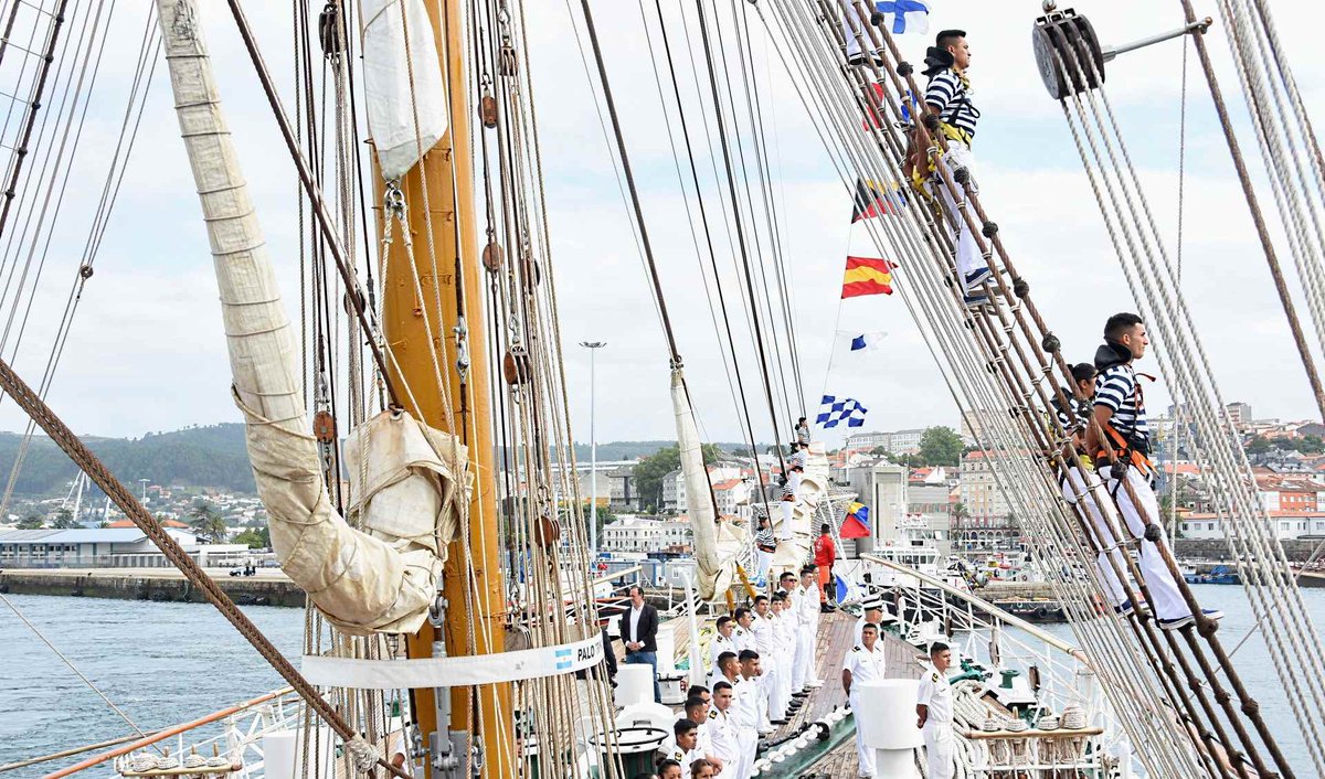 La fragata ARA “Libertad” se despidió de España.
Luego de cuatro días en el puerto de Ferrol, puso proa rumbo a Kristiansand, Noruega, su cuarto punto en el itinerario del 53º Viaje de Instrucción.

gacetamarinera.com.ar/nota/1457?titl…