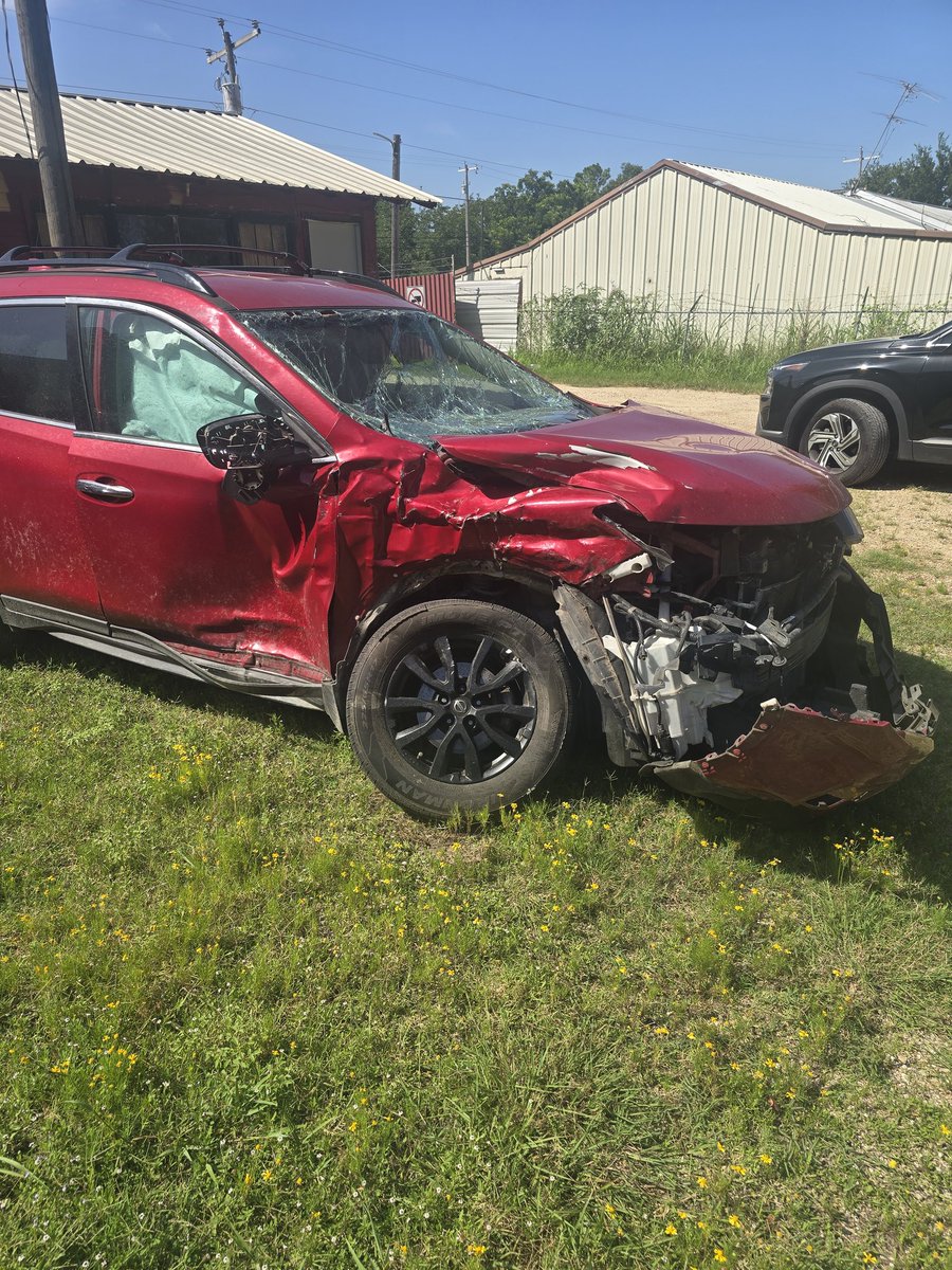 jbiassr's tweet image. Wife had a wreck Friday afternoon. Thankfully just bruised up.