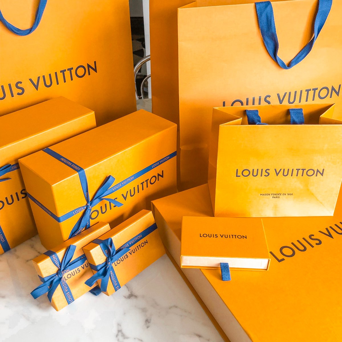 BuzinessX's tweet image. LOUIS VUITTON HACKED
Luxury fashion house Louis Vuitton is under investigation after a major data breach exposed personal details of nearly 419,000 customers.
The leak revealed sensitive information, including names, passport numbers, addresses, contact details, and shopping…