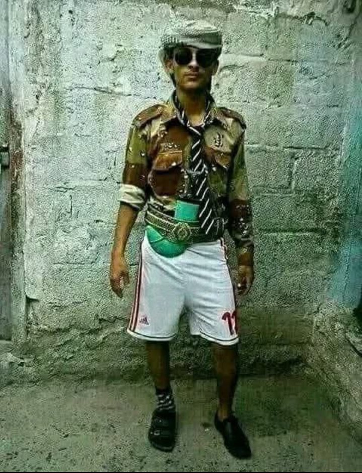AboAsam52's tweet image. مارأيكم هذا شيخ والا استاذ والا فندم والا لاعب كره قدم انا اشوف انه كوكتيل 😂😂😂