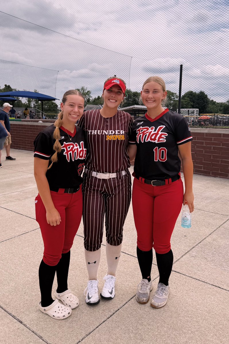 First game in Indiana today! Got to meet up with <a href="/KatelynKmiotek/">Katelyn Kmiotek 2026</a> <a href="/juliafox2026/">Julia Fox</a>. Go Seawolves!! ❤️💙