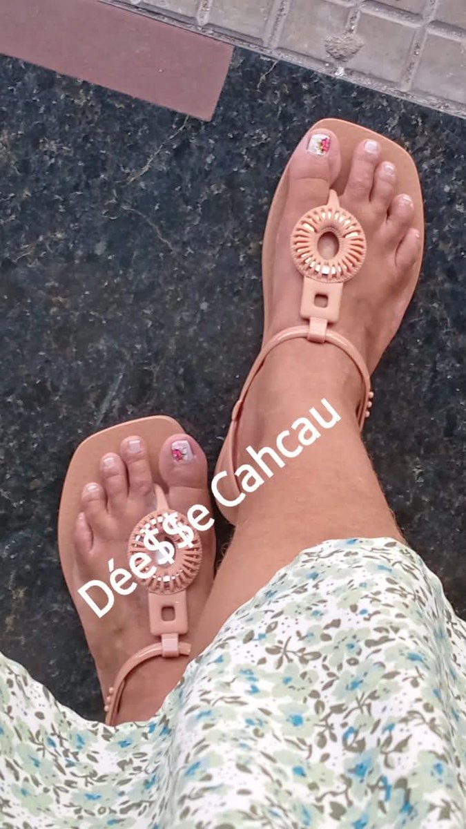 DCahcau's tweet photo. Mais um presentinho do Lambe solas.
👑👣🩴🧎🏽

#PodolatriaBr
#Feetfetich
#Lickmyfeet
#Enjoy https://t.co/Dt6zNMmWr5
