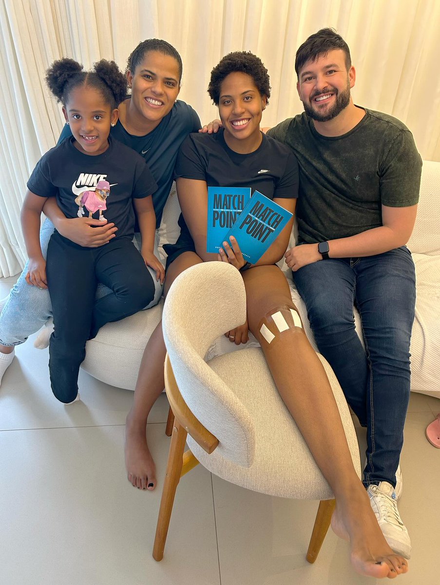 archiveaninha's tweet image. "Família preciosa e amada! Tenho certeza que você vai voltar voando ainda mais alto!!"
📲| pedropbraganca via instagram.