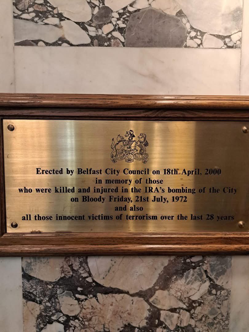 sbunting_'s tweet image. On the 21st July 1972, the IRA detonated 22 bombs within 80 minutes across our city, killing 9 innocent people and injuring over 130.
This evening I was honoured to lay a wreath on behalf of the @duponline as we held our annual commemoration service, alongside council…