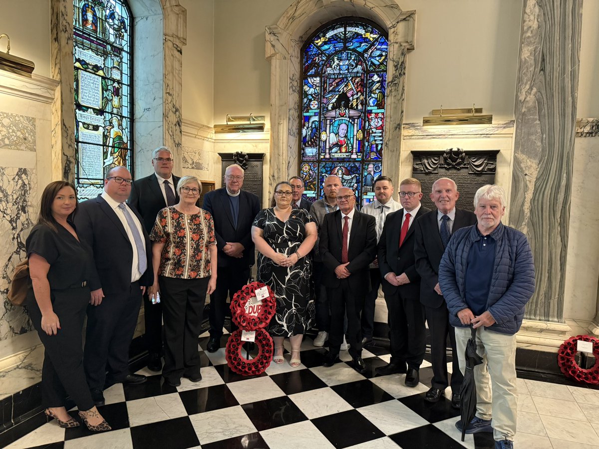 sbunting_'s tweet image. On the 21st July 1972, the IRA detonated 22 bombs within 80 minutes across our city, killing 9 innocent people and injuring over 130.
This evening I was honoured to lay a wreath on behalf of the @duponline as we held our annual commemoration service, alongside council…