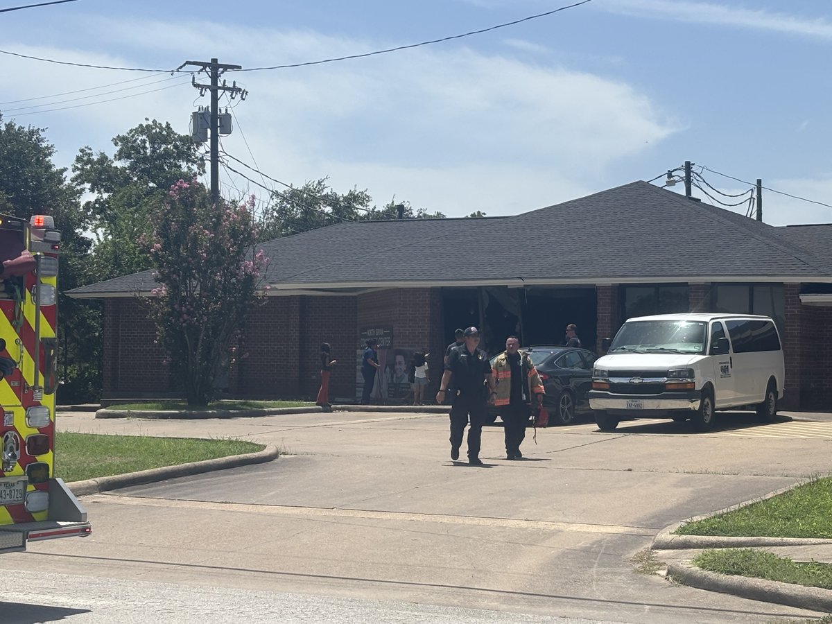 KBTXRusty's tweet image. 🚨A driver crashed into the Bryan Community Center this afternoon, causing quite a bit of damage, but thankfully, nobody inside, including children, was injured. Police say it happened when the driver hit the gas instead of the brake pedal.