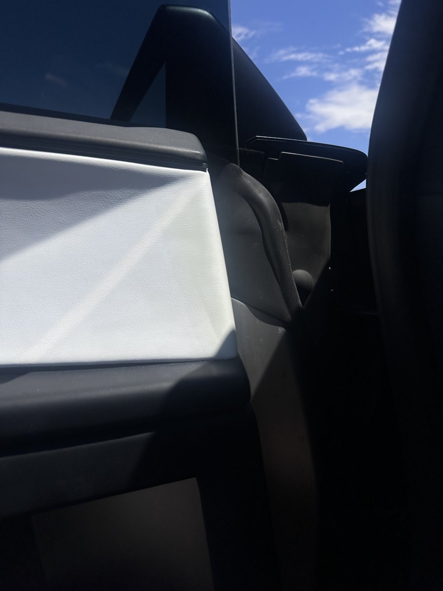 greggertruck's tweet image. Anyone else Cybertruck white interior kind of turning green?