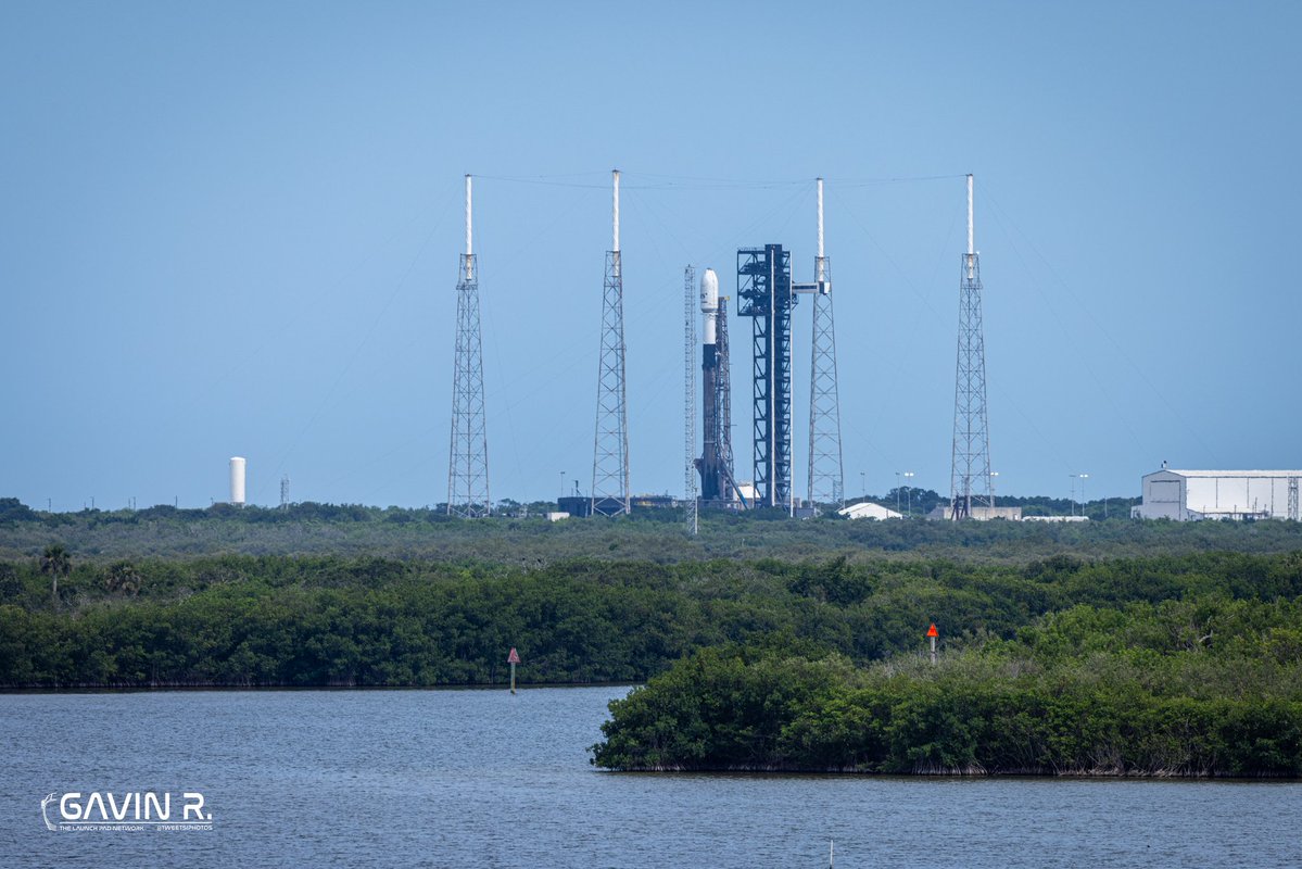 tweetsiphotos's tweet image. Falcon 9 at SLC-40 ahead of this evening's launch of @SES_Satellites O3b mPOWER 9 and 10.
The 2 hour launch window opens at 5:12PM EDT.
πΈ: for @TLPN_Official