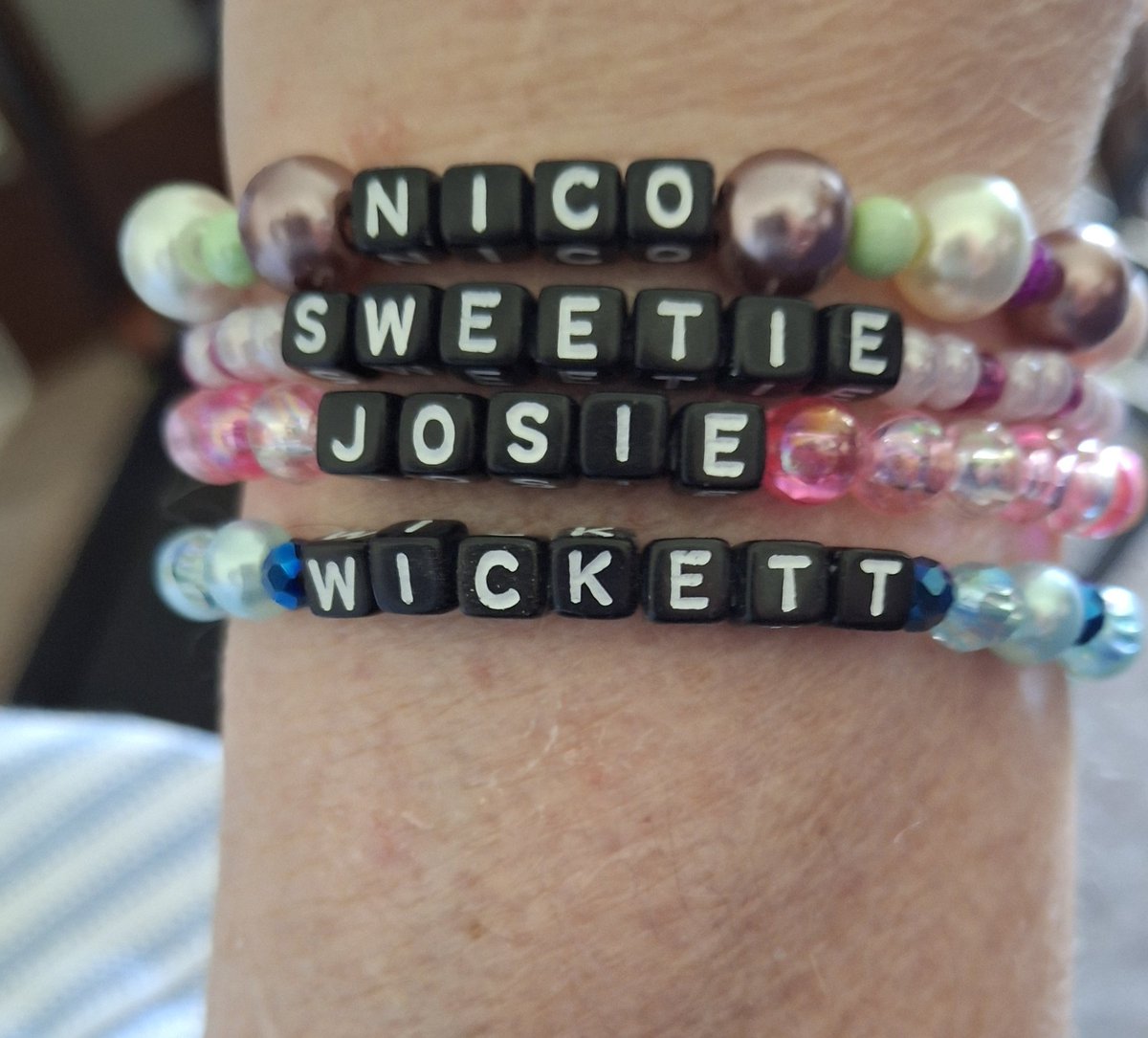 Mommy's arm bracelets her fren nade for her. #LOVE