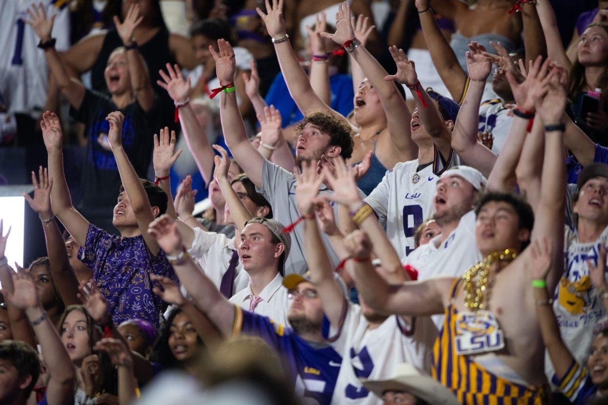 Jason Willis (@jasonwillis4) on Twitter photo Last week, hundreds of #LSU students were issued multiple erroneous pending charges as they tried to buy football student tickets.
More here from <a href="/Abboud04R/">Ross Abboud</a>: lsureveille.com/260020/sports/… Last week, hundreds of #LSU students were issued multiple erroneous pending charges as they tried to buy football student tickets.
More here from <a href="/Abboud04R/">Ross Abboud</a>: lsureveille.com/260020/sports/…