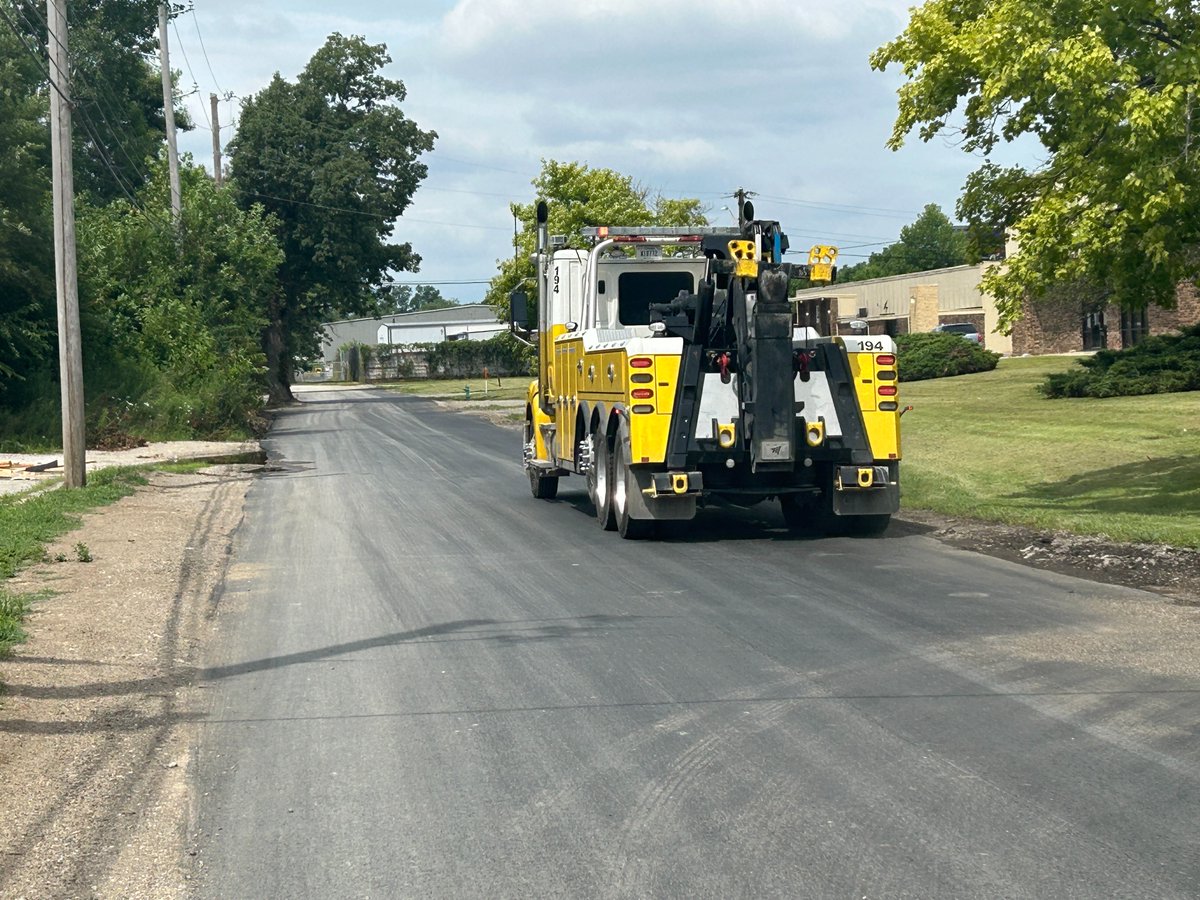 IndyDPW's tweet image. Indy DPW crews with @afscmelocal725 have wrapped up work along 25th Street near Arlington Avenue on the city's northeast side.