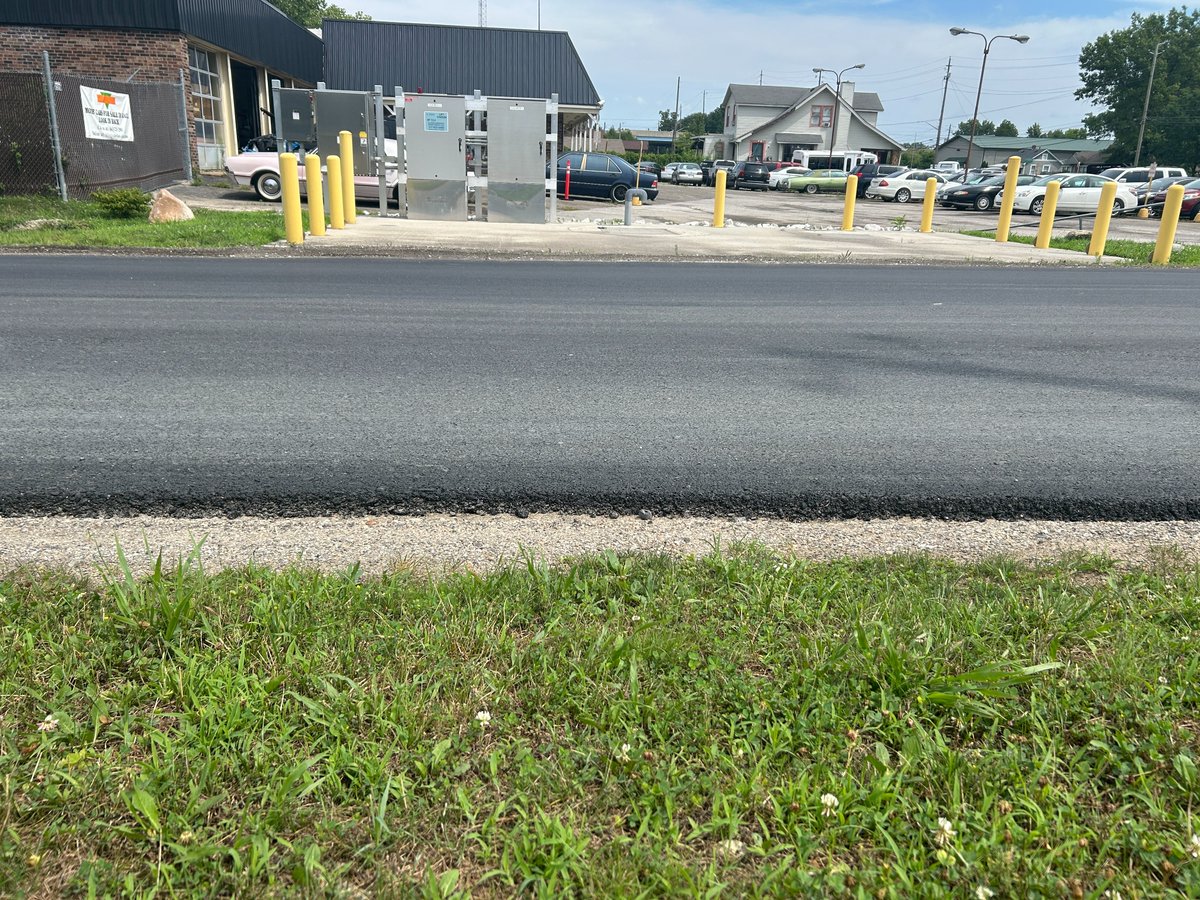 IndyDPW's tweet image. Indy DPW crews with @afscmelocal725 have wrapped up work along 25th Street near Arlington Avenue on the city's northeast side.