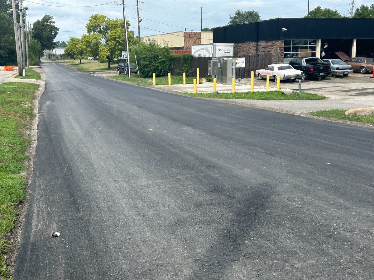 IndyDPW's tweet image. Indy DPW crews with @afscmelocal725 have wrapped up work along 25th Street near Arlington Avenue on the city's northeast side.