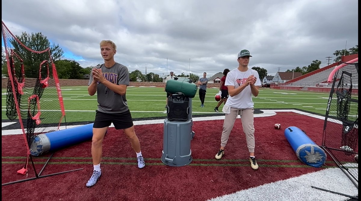 BryceBackus42's tweet image. Want to thank @RVD_3 and @A1DUDES for a great workout with some of the best qbs in West Michigan last week. Everyone getting dialed in for the season! @CaledoniaFootb1 @JoeMento @QBHitList @PlayBookAthlete @mfarrellsports @nexgenscouting @AllenTrieu @aaronpflugrad @TheSpartanMag…