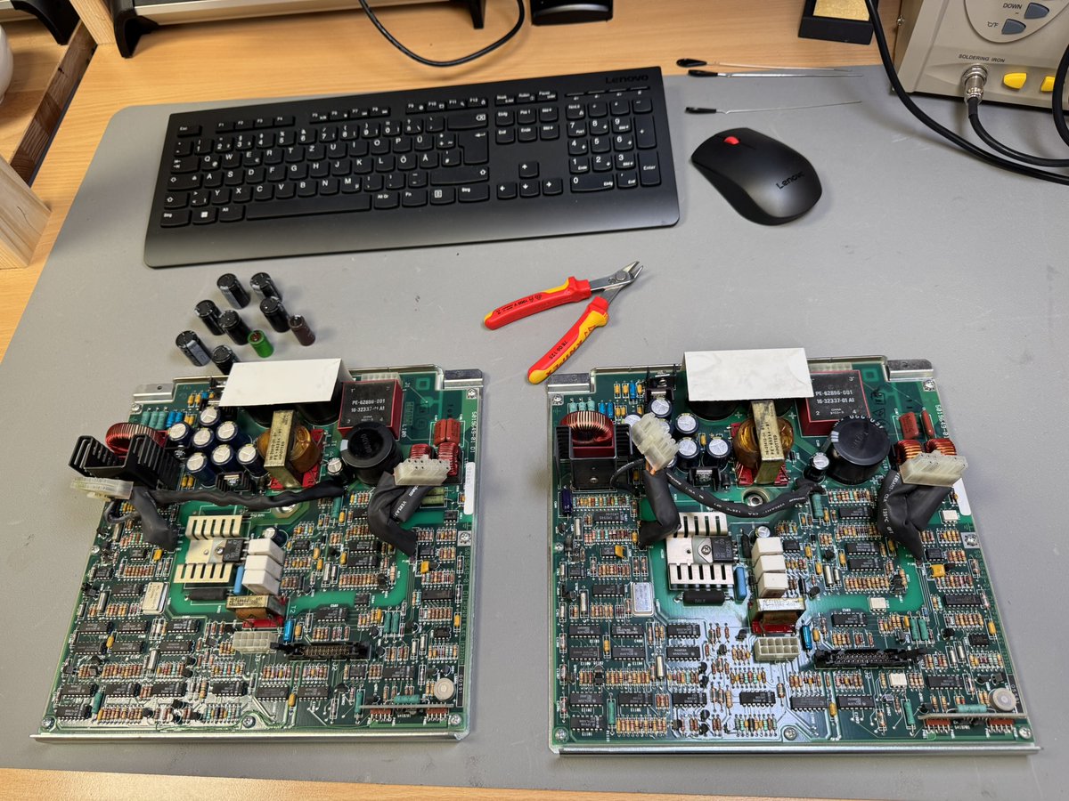 deccomputers's tweet image. And the next attempt in the endless mystery of the defective VAX 4000/300 power supply unit