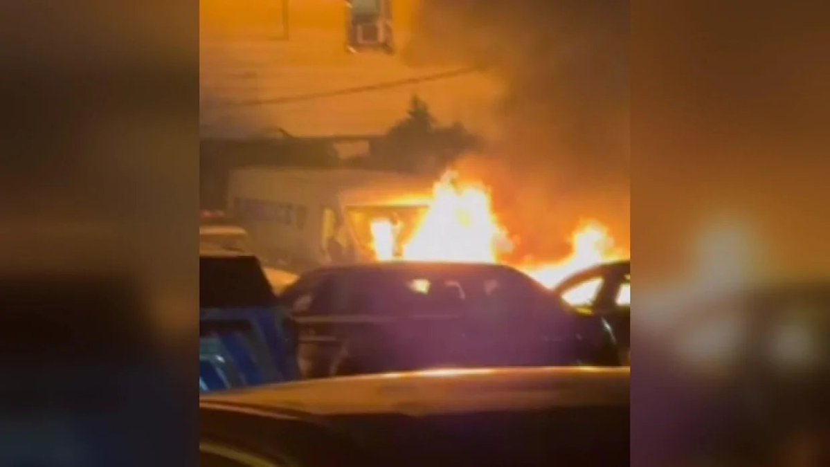 MrAndyNgo's tweet image. The man accused of setting 10 NYPD cars on fire in an arson attack in Brooklyn, N.Y. has been arrested after being on the run for weeks.
Jakhi Lodgson McCray, a serial riot arrestee who was repeatedly let out of jail, is facing federal charges.