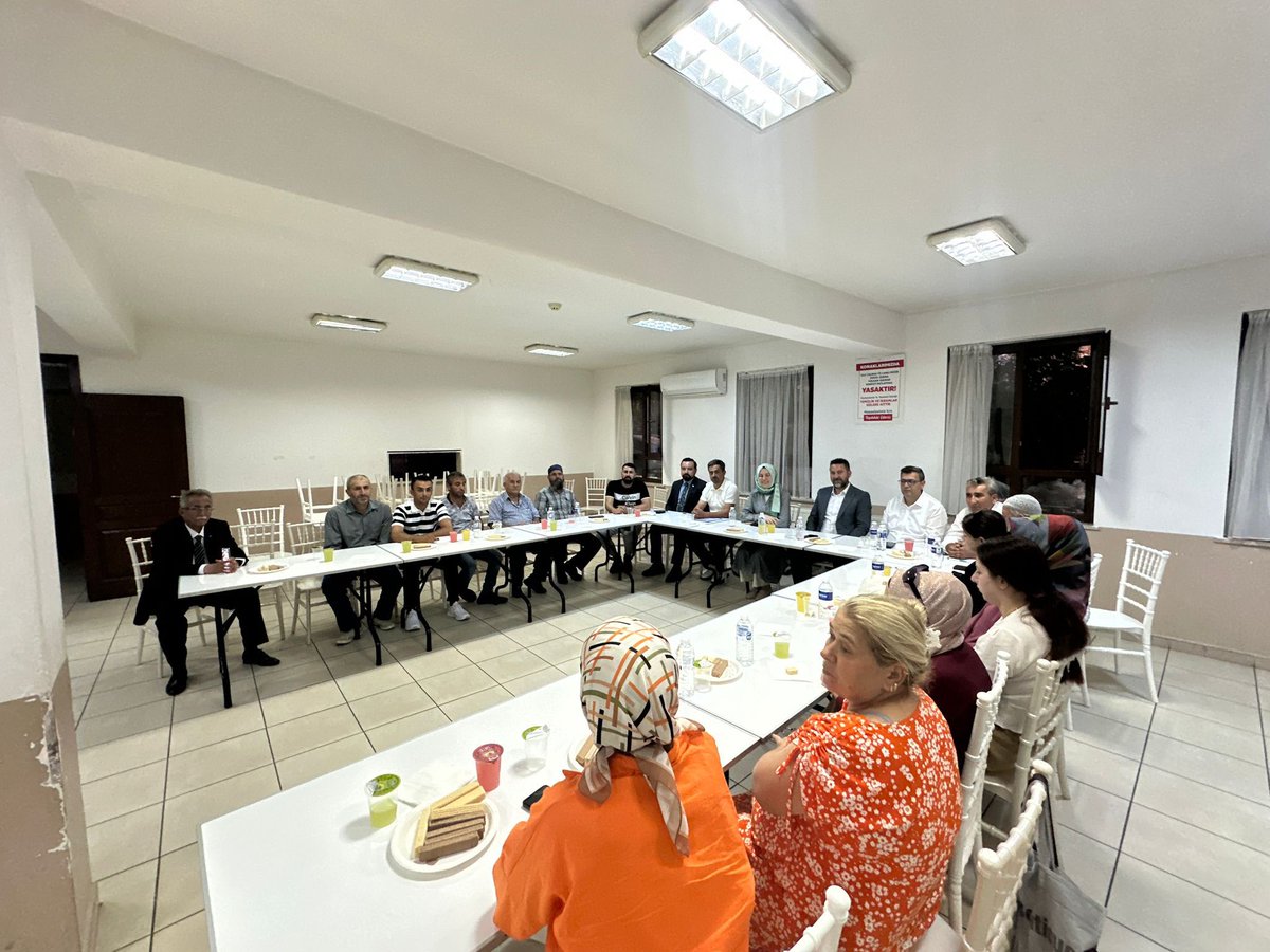 📍Atapark Mahalle Toplantısı'ndaydık

SKM programımızın ardından Atapark Mahalle Teşkilatımızın haftalık olağan toplantısına katılmaktan şeref duydum.

Bu vesile ile AK Parti'mizin adeta birer kılcal damarı olan mahalle teşkilatlarımızın her birine gösterdikleri özverili