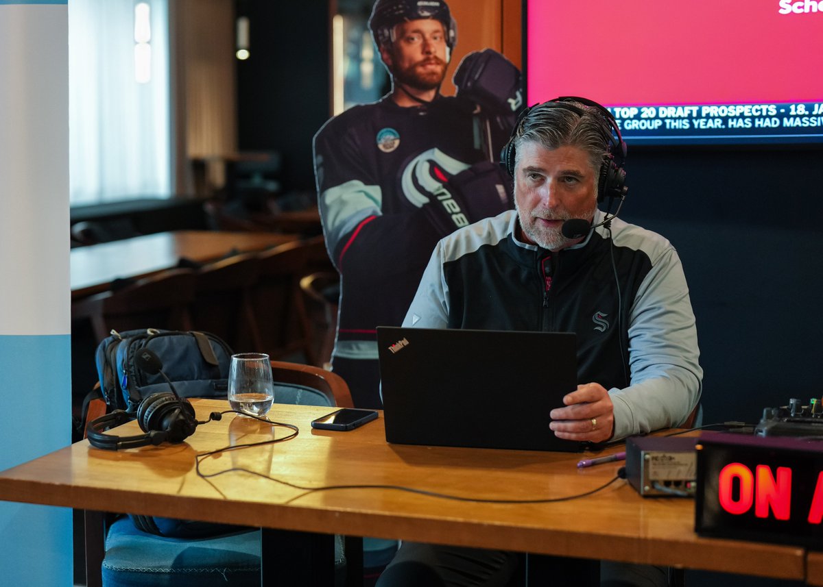 SeattleKraken's tweet image. THAT'S KRAKEN HOCKEY NETWORK, BABY! 🎙️
We're so proud of our incredible Kraken Hockey Network colleagues, who were voted second in @TheAthletic's annual broadcast rankings for the second year running → bit.ly/NHLBroadcast25