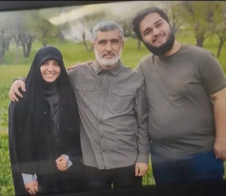 yafateme95's tweet image. اگه تو هم مثل من دلتنگشون هستی صلوات بفرست
#حمایت_انقلابی
#فالوبک_فوری