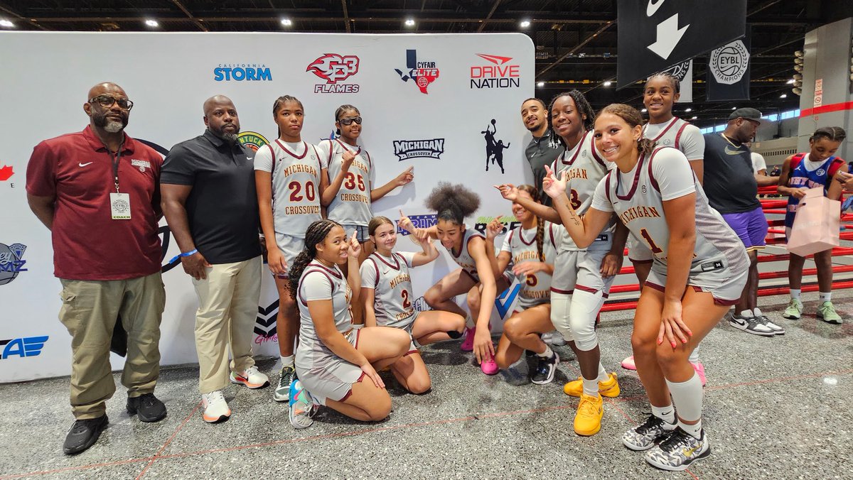 RileySchell2028's tweet image. What a fun summer with @MICROSSOVER !! Can’t wait for next season ❤️