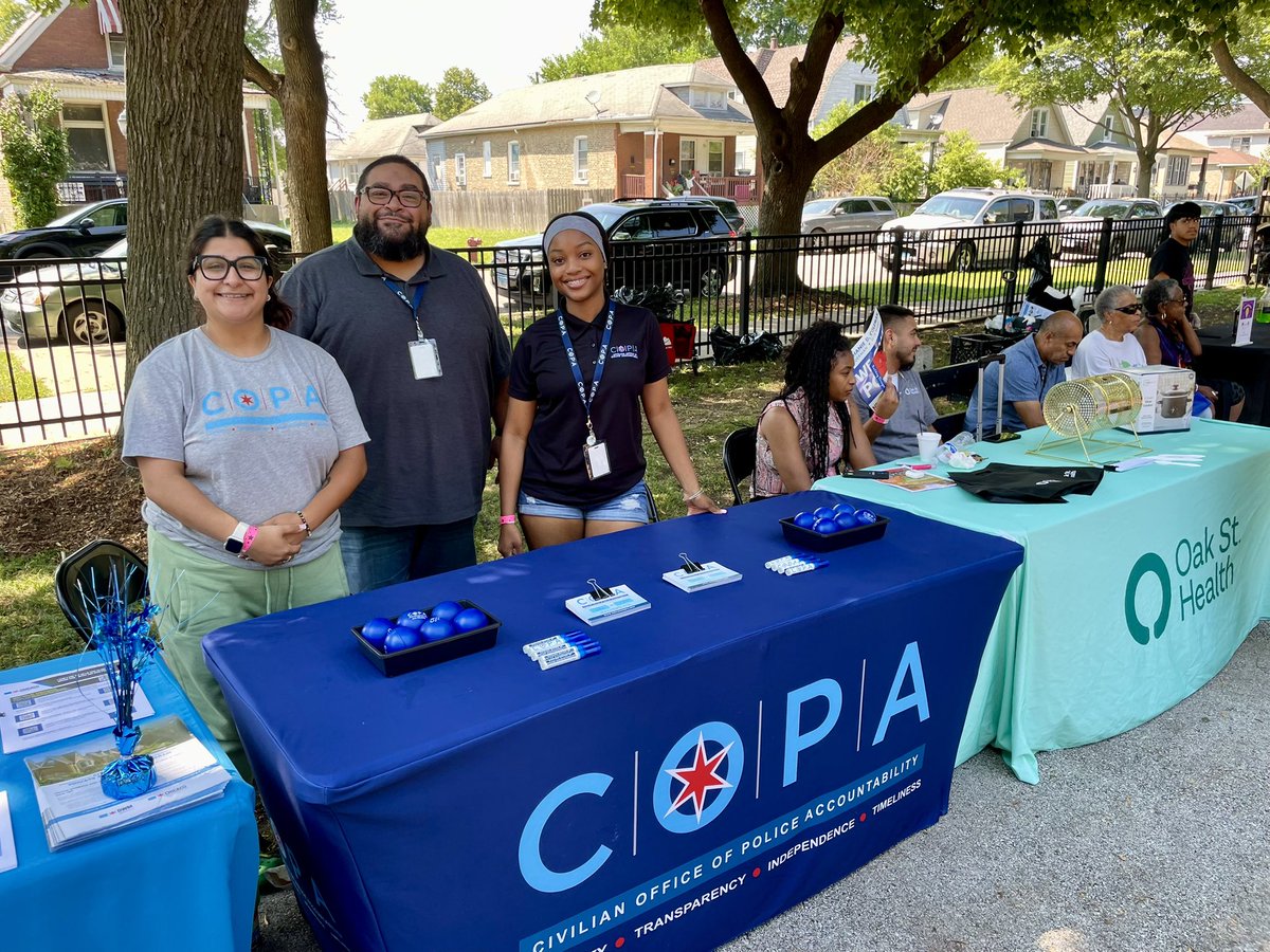 ChicagoCOPA's tweet image. Today, COPA joined @AldSColeman16 at Alderwoman at Oakley Park to bring city services directly to the residents of the 16th Ward! COPA was giving info on how to file complaints & compliments towards CPD. #COPAInTheCommunity