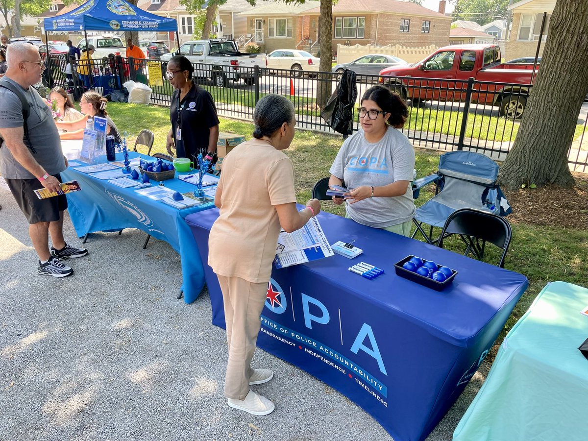 ChicagoCOPA's tweet image. Today, COPA joined @AldSColeman16 at Alderwoman at Oakley Park to bring city services directly to the residents of the 16th Ward! COPA was giving info on how to file complaints & compliments towards CPD. #COPAInTheCommunity