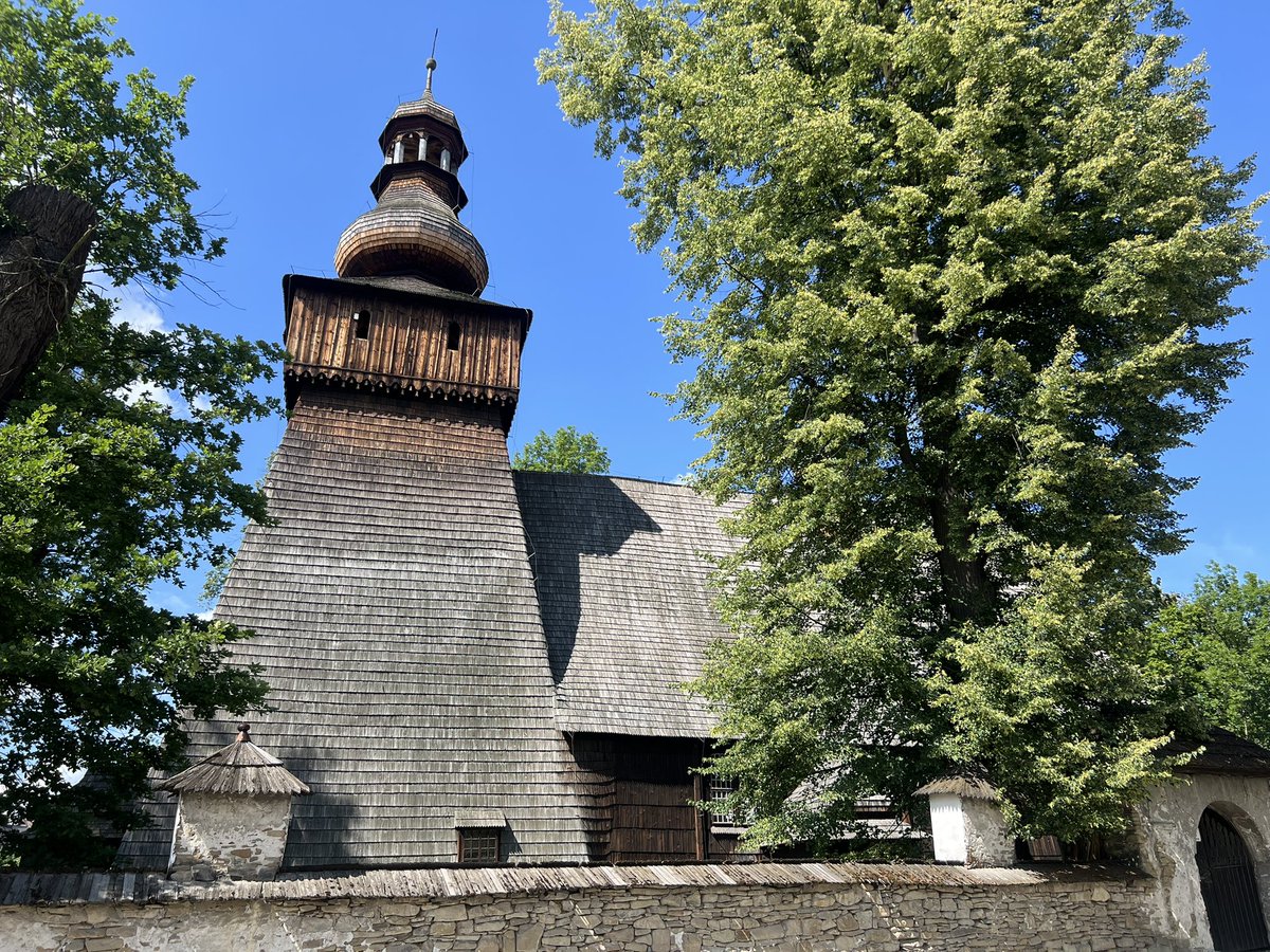 Deeteem1's tweet image. The old Parish Church of St. Mary Magdalene arose in 1606 on the site of the first Rabka church from 1565, which was destroyed as a result of a fire or flood. The vaulting and walls are covered with rococo-classical figurative and ornamental polychrome work from 1802. Fragments…