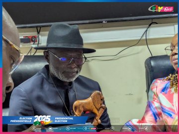 Grand Merci a Papa Yebga - En 2018,Yebga avait soutenu Kamto contre Anicet. Qui est le grand traître et hypocrite entre un Bassa'a et un Bamiléké ? C'est le Bamiléké, et ceci est connu de tous les Camerounais qui ont été à l'école. Frère Dany, calme toi, nous connaissons la roublardise, la traitrise et l'hypocrisie des Bamilékés. Tant qu'ils viendront chez nous pour acheter nos terres, ils se soumettront a nos règles. Mgr Ndogmo avait oublier de le leur dire. On les tiens par les couilles. La preuve !!! aucune manifestation à Douala ni à Yaoundé. ils connaissent déjà la symphonie de Mozart. Dixit Médard Ntep. Vidéo