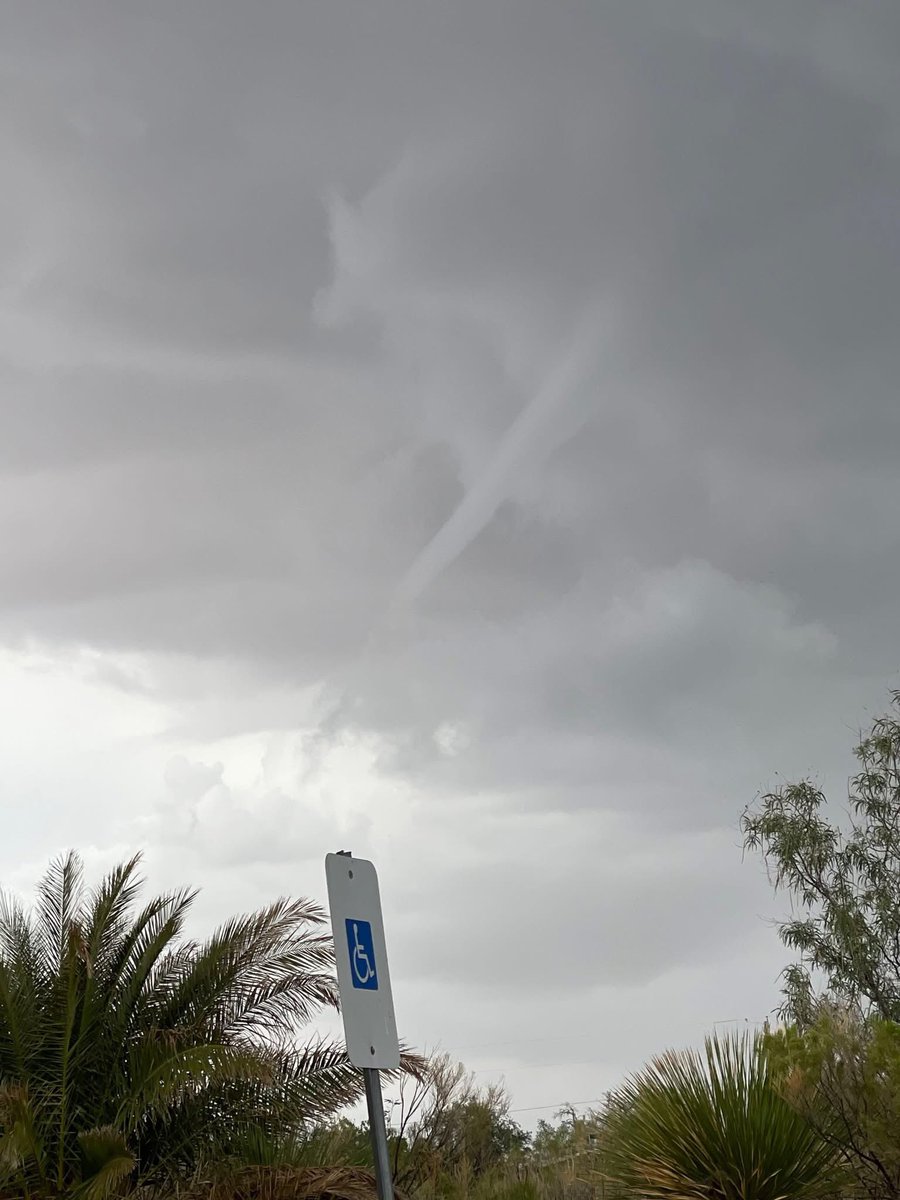 christianfotoaz's tweet image. Photographer Windy Julius Tackitt captured a possibly funnel cloud in Hereford Arizona about 30 mins ago from this tweet. Don’t know exact location other than the Hereford area. #azwx @NWSTucson