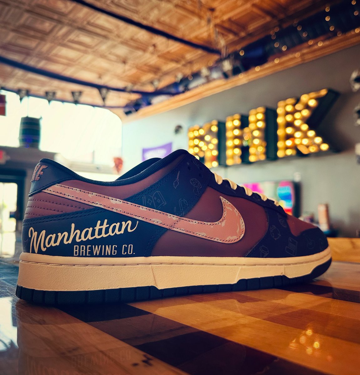 manhattanbrew's tweet image. Check out these badass sneakers from @316customfootwear!! In homage of Frog Wizard, our collaboration with @switchwicked!
#mhkbeer #manhattanks #mhklove #manhattanbrewing #downtownmhk #manhattanbrewingcompany