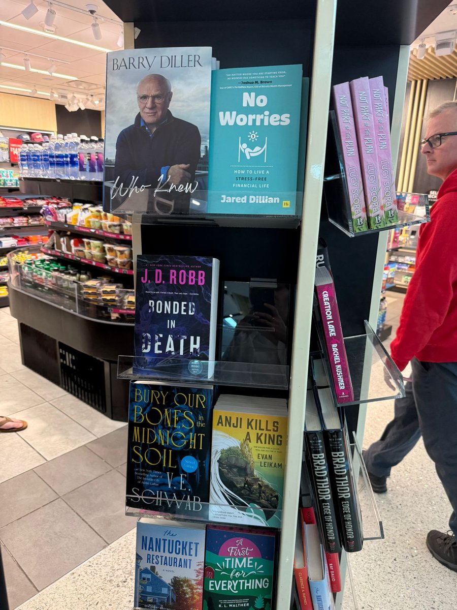 dailydirtnap's tweet image. In one of Barry Hannah's last interviews, he was overjoyed that "Yonder Stands Your Orphan" was an airport book.
I finally have one of my own: the new paperback of NO WORRIES, here in DCA.
@harrimanhouse
